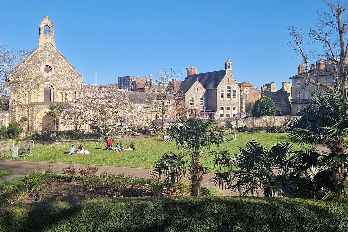 Lawns, palms and Reading Abbey buildings in Forbury Gardens